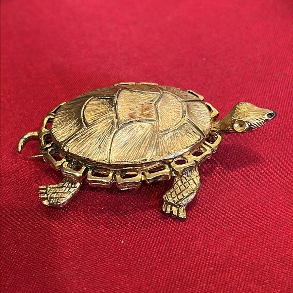 Vintage Brooches/Pins set of 3. Roaster Toledo Spain, Turtle Pell & Squirrel. - Picture 15 of 15